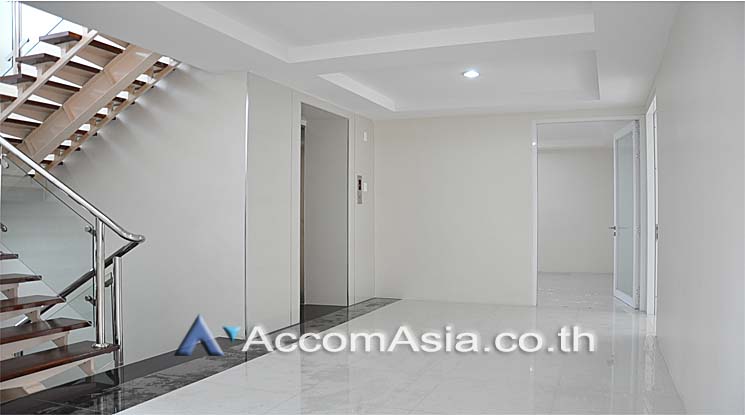 10  Office Space For Sale in Silom ,Bangkok BTS Sala Daeng AA13148